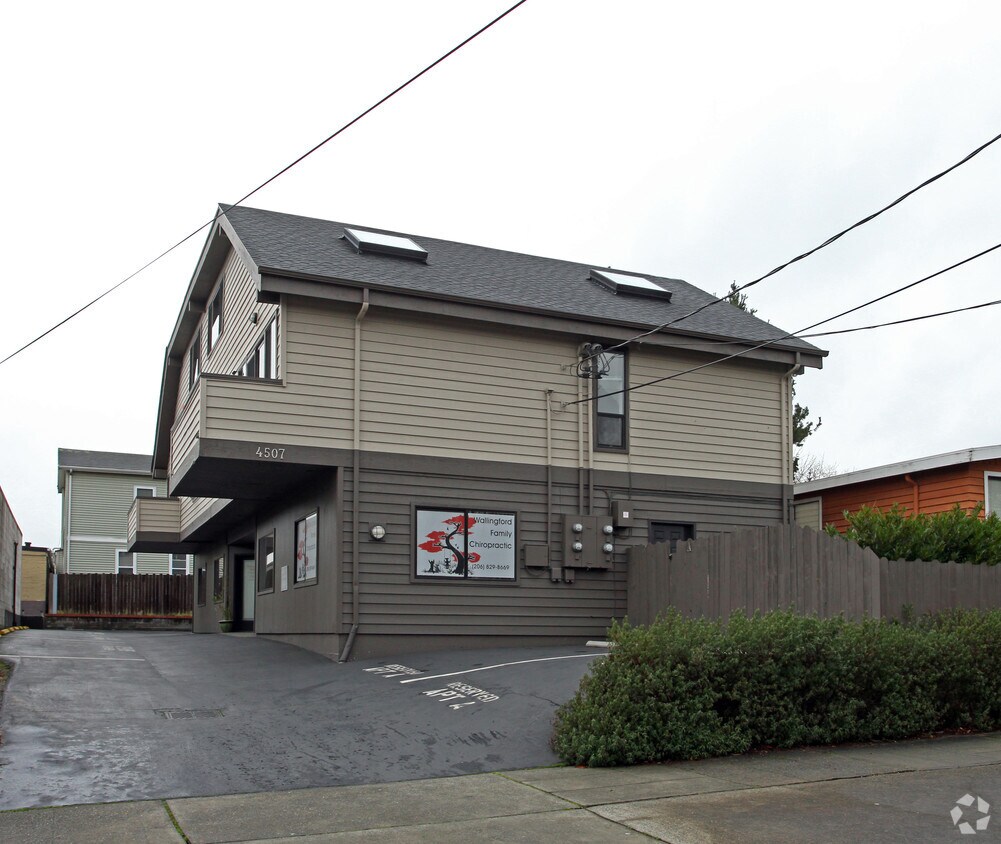 Primary Photo - 4507 Sunnyside Ave N