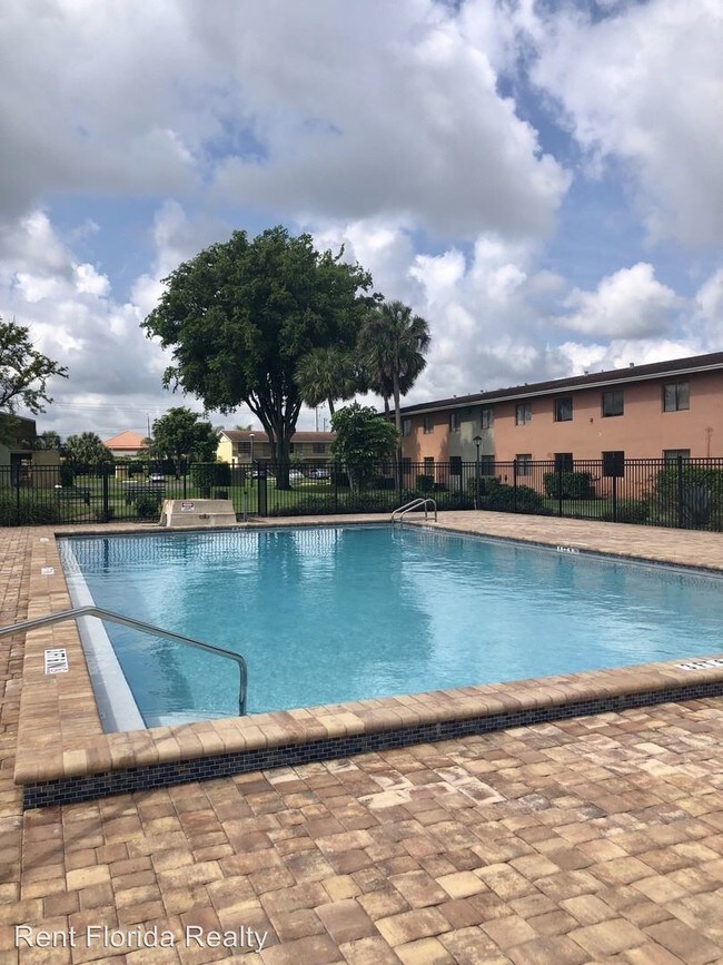 1386 Summit Pines Blvd, West Palm Beach, FL 33415 Condo for Rent in