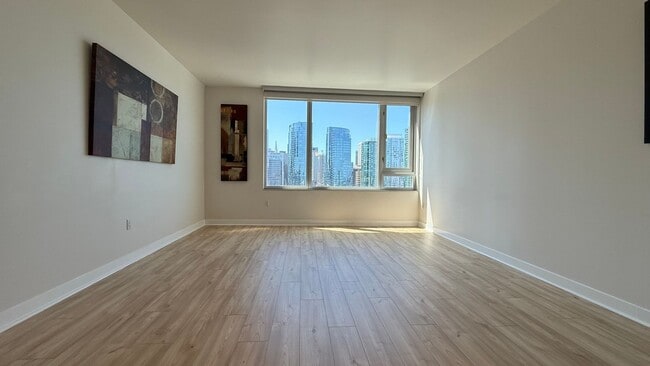 Building Photo - EPIC REA - Watermark-Fabulous Penthouse-Vi...