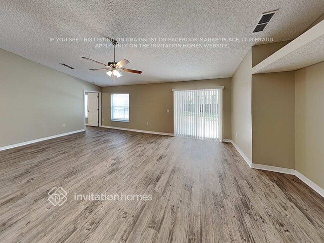 Building Photo - 2029 Needle Palm Dr