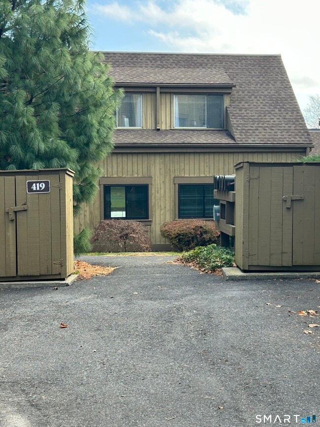 Building Photo - 419 Heritage Vlg