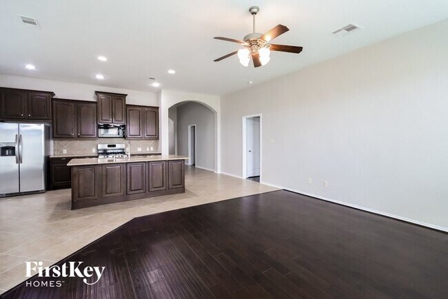 Foto del edificio - 26122 Serenity Oaks Dr