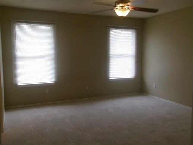 Building Photo - 17611 Wiseman Dr