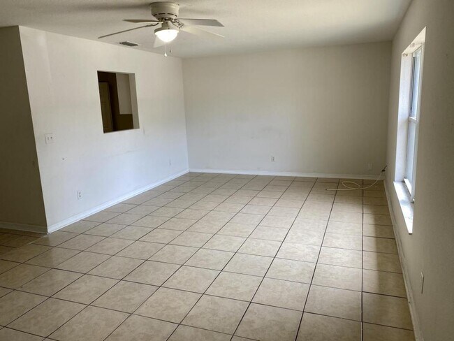 Building Photo - 1103 N Lion Cub Point