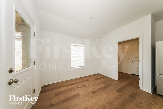 Foto del edificio - 437 Labelle Ln