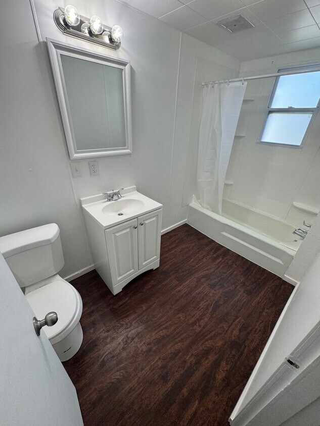Primary Photo - Updated 4BR 2Bath House With Air Condition...