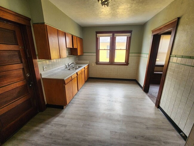 Foto del edificio - 2954 E 67th St