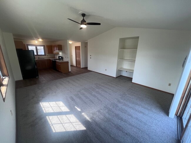 Building Photo - 996 Primrose Ln