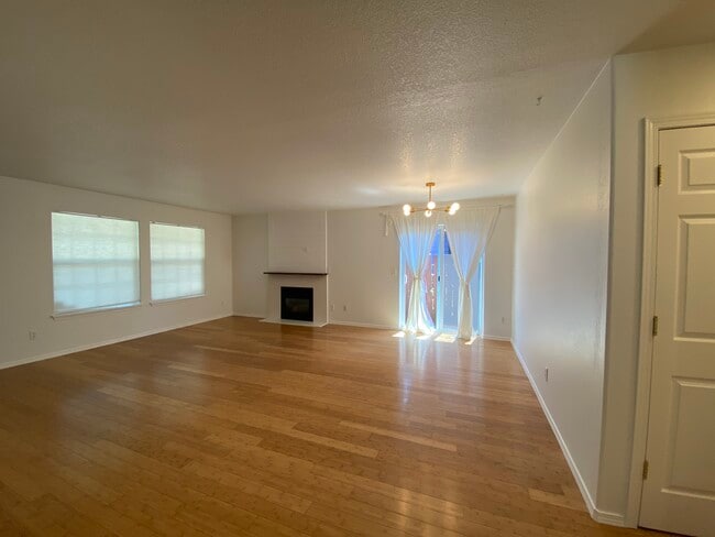 living/ dining - 5023 Northeast 11th Avenue