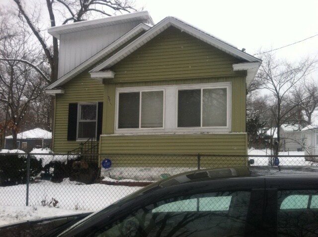Building Photo - 371 Langley St