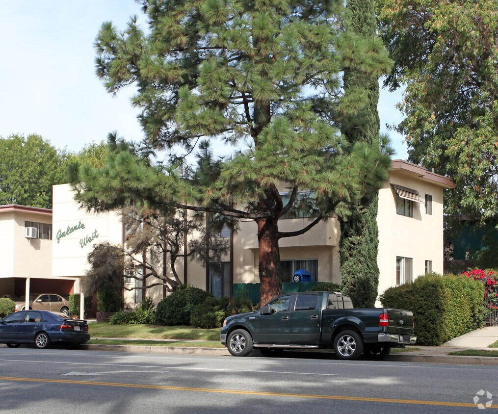 Primary Photo - 17123 Chatsworth St
