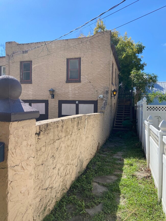 Building Photo - 16 Estey St