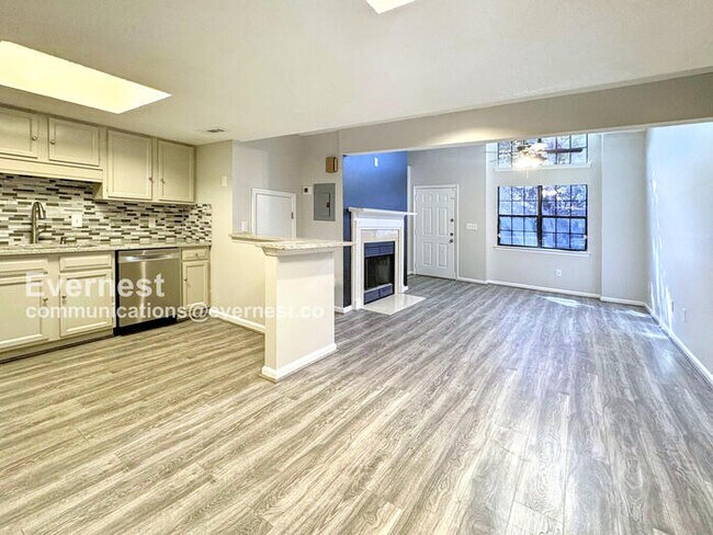 Building Photo - 1251 Magnolia Pl