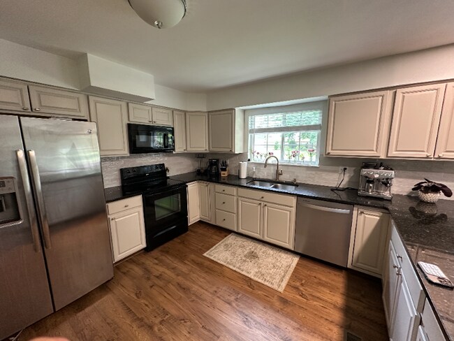 Foto del edificio - 3155 S Whitetree Cir