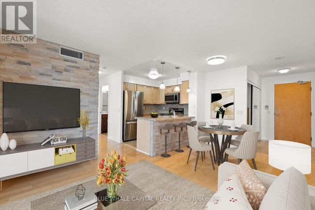 Building Photo - 4968 Yonge St