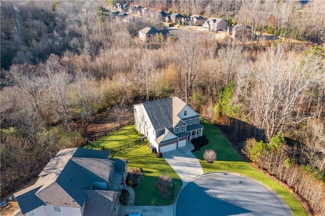 Foto del edificio - 5875 Chestnut Dr