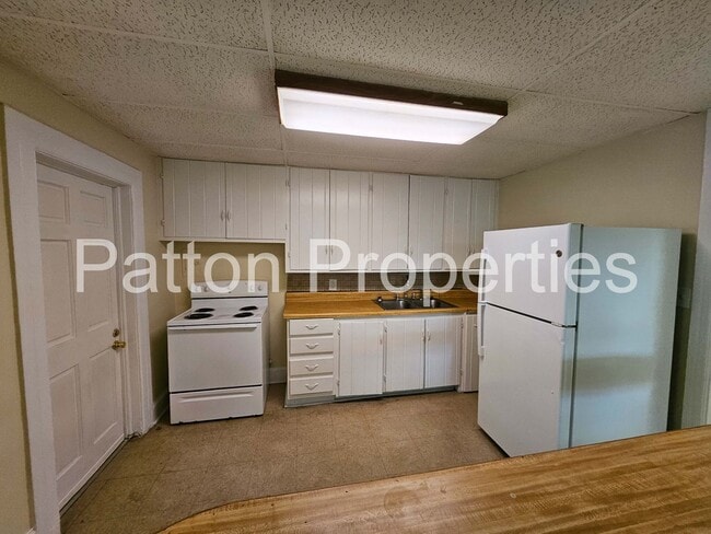 Building Photo - 1401 Kinderway &amp; 4300-4302 Wentworth -...