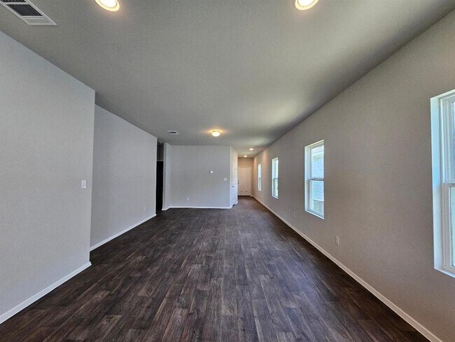 Foto del edificio - 110 Bluestem Dr