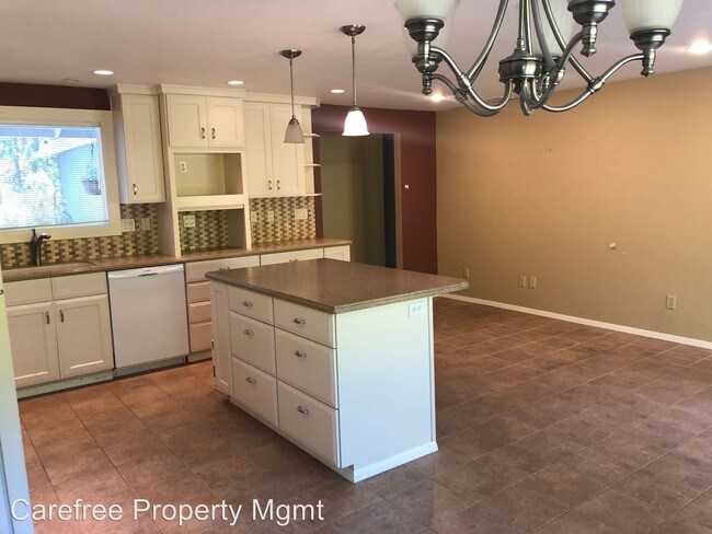 Building Photo - 3 br, 2 bath House - 8045 SW 56th Ave
