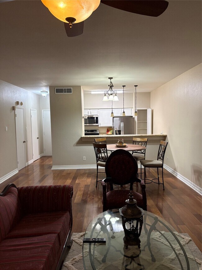 Foto del edificio - 580 Wilcrest Dr