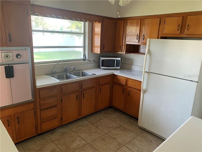 Building Photo - 1454 Seabreeze St