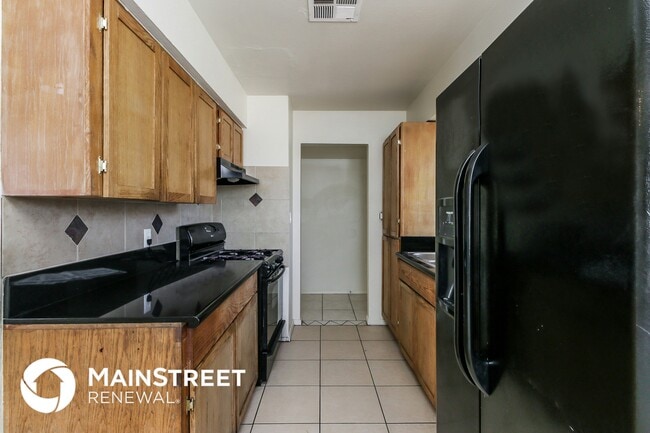 Building Photo - 2027 W Chambers St