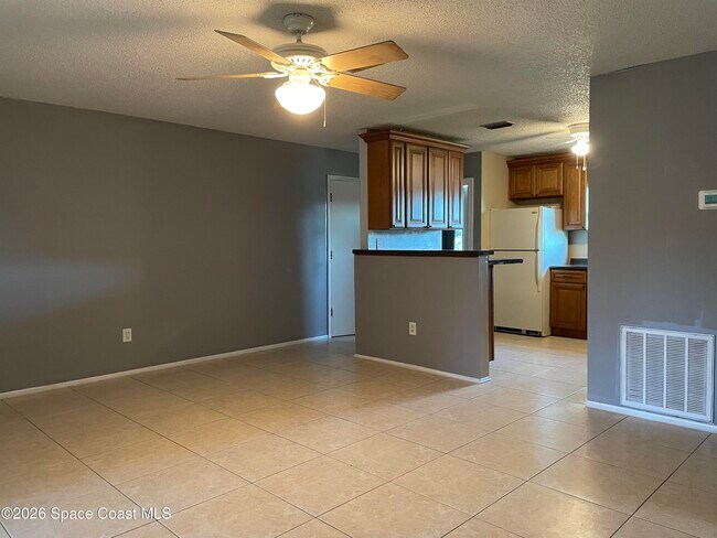 Foto del edificio - 890 Serenade St NW