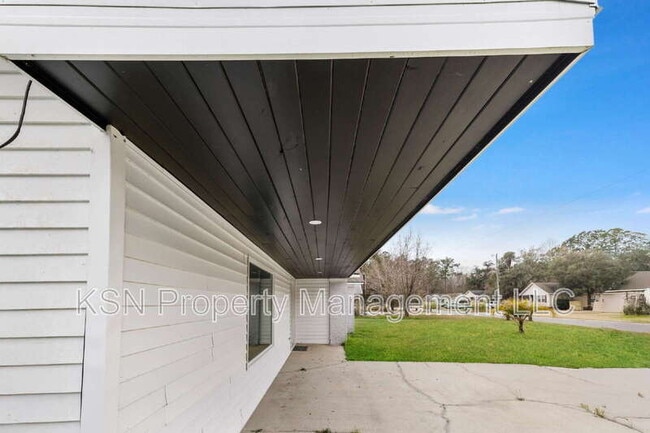 Building Photo - 106 Laurel Oaks