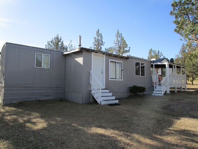 Foto del edificio - Manufactured Home and ADU on Lower End of Juniper Canyon - Available Now!