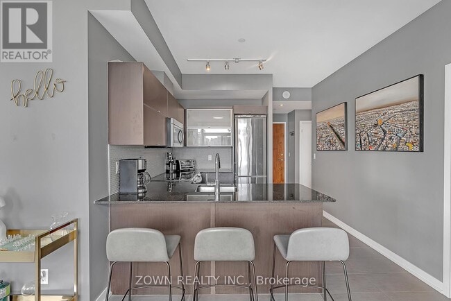 Building Photo - 170 Fort York Blvd