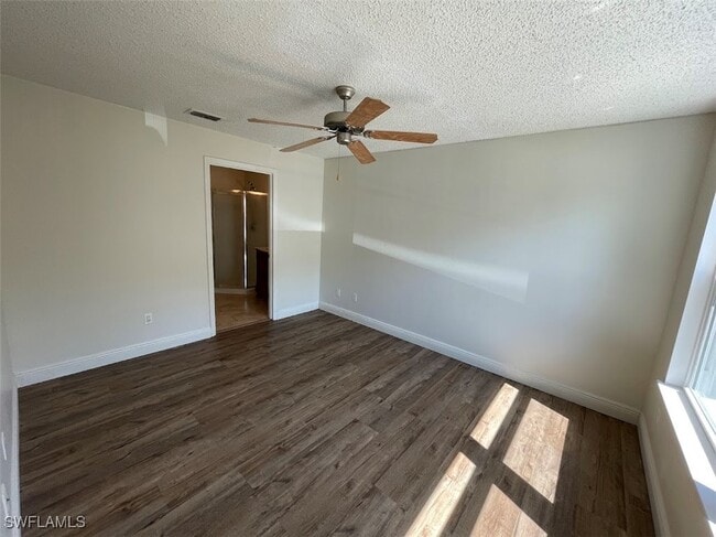 Building Photo - 2585 Grassy Point Dr