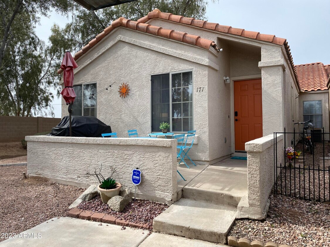 Primary Photo - 726 N Nebraska St