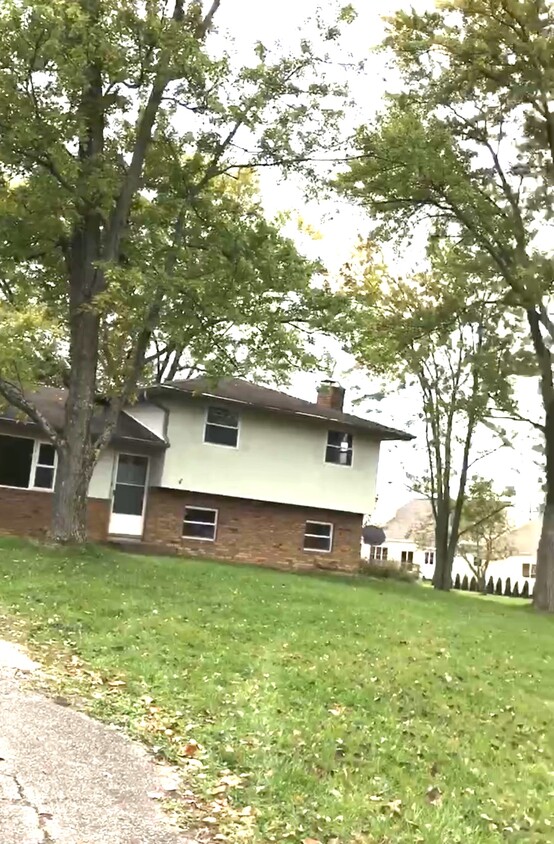Primary Photo - 5565 Broadview Rd