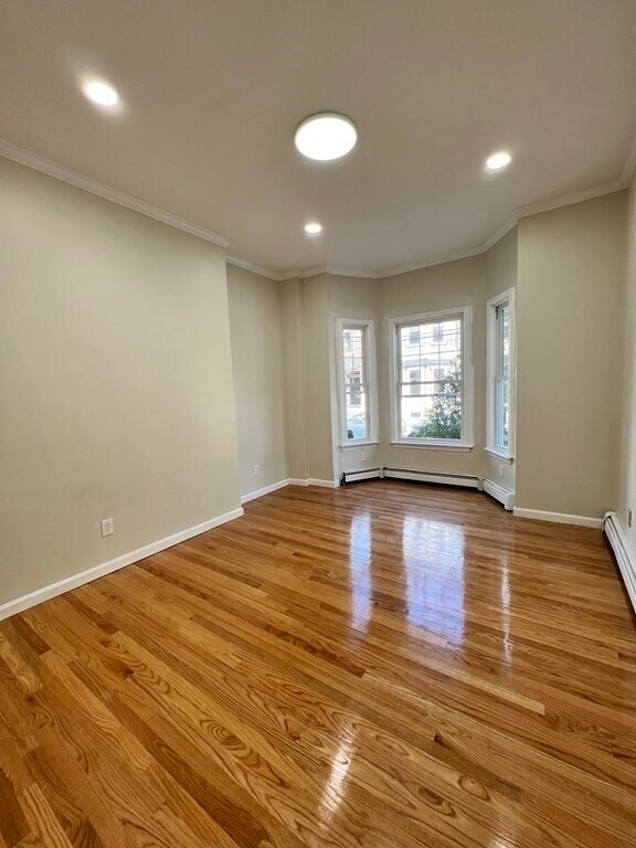 Foto del edificio - 241 W 5th St