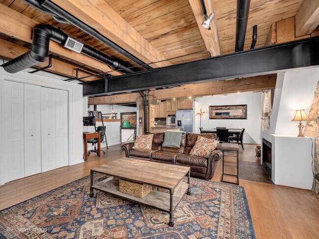 Foto del edificio - 1740 N Marshfield Ave