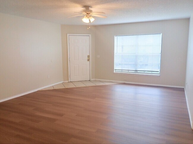 Building Photo - 3651 N Goldenrod Rd