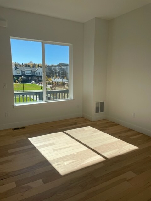 Lots of sun and balcony - 658 Paintbrush Ln
