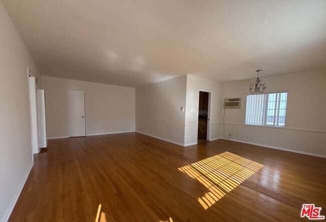 Foto del edificio - 1135 S Oakhurst Dr