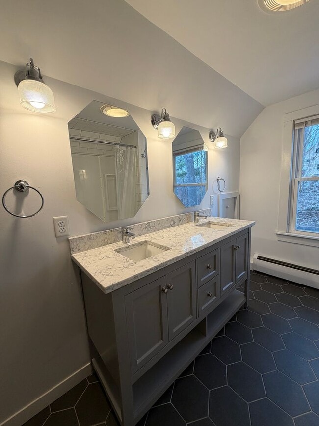 Foto del edificio - NOW AVAILABLE - Single Family Home in North Adams