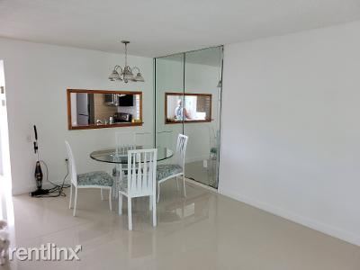 Foto del edificio - 9091 Lime Bay Blvd