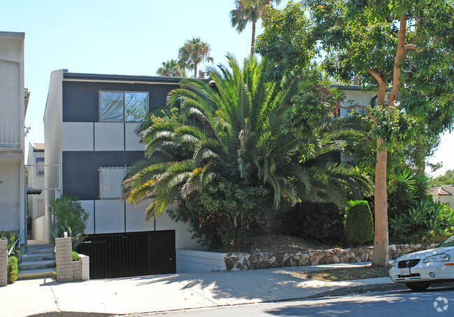 Building Photo - 8355 Rosewood Ave