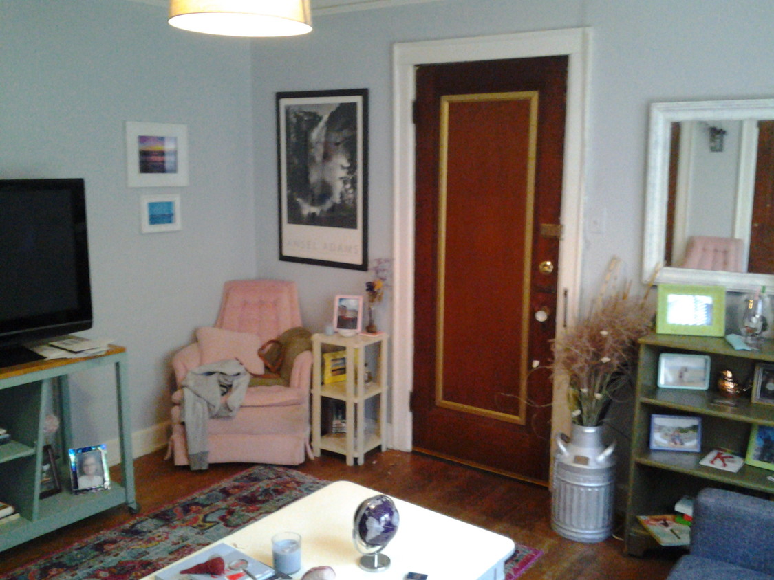 Livingroom - 884 Beaconsfield Ave