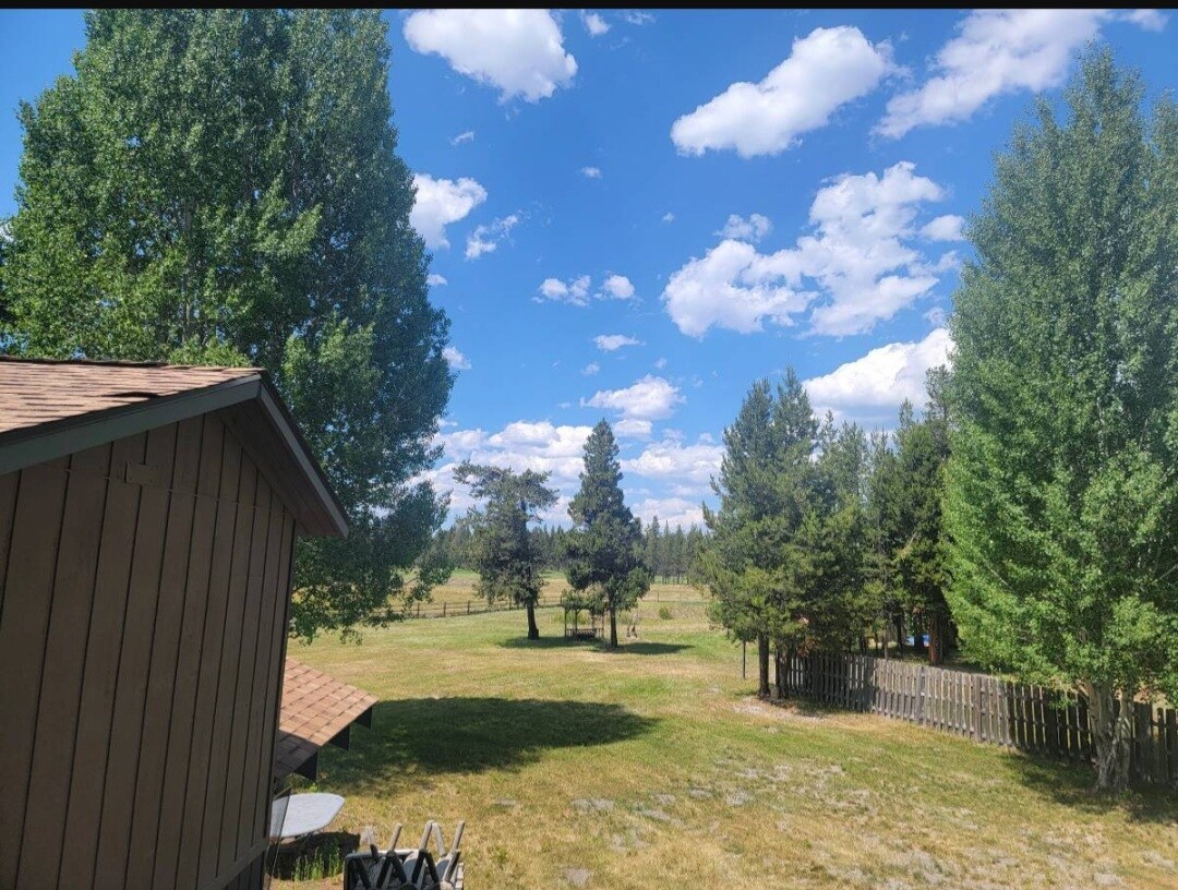 16693 Sprague Loop Unit Upstairs Green Suite, La Pine, OR 97739