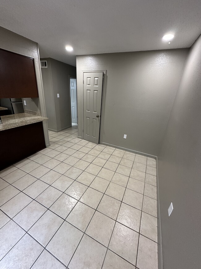 Building Photo - 1028 Dimarco Dr