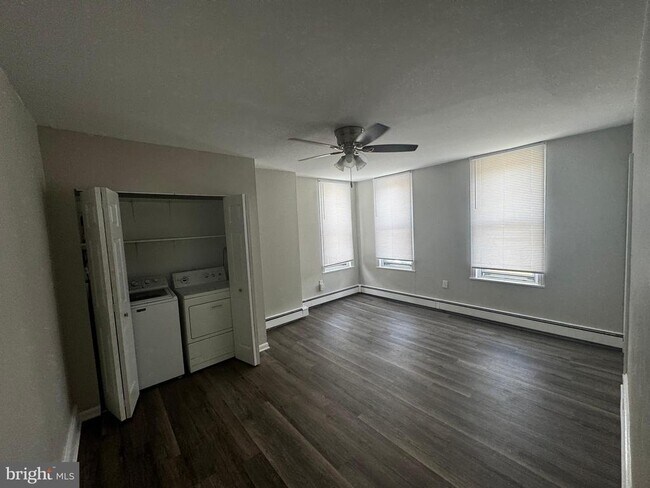 Building Photo - 4259 Ridge Ave