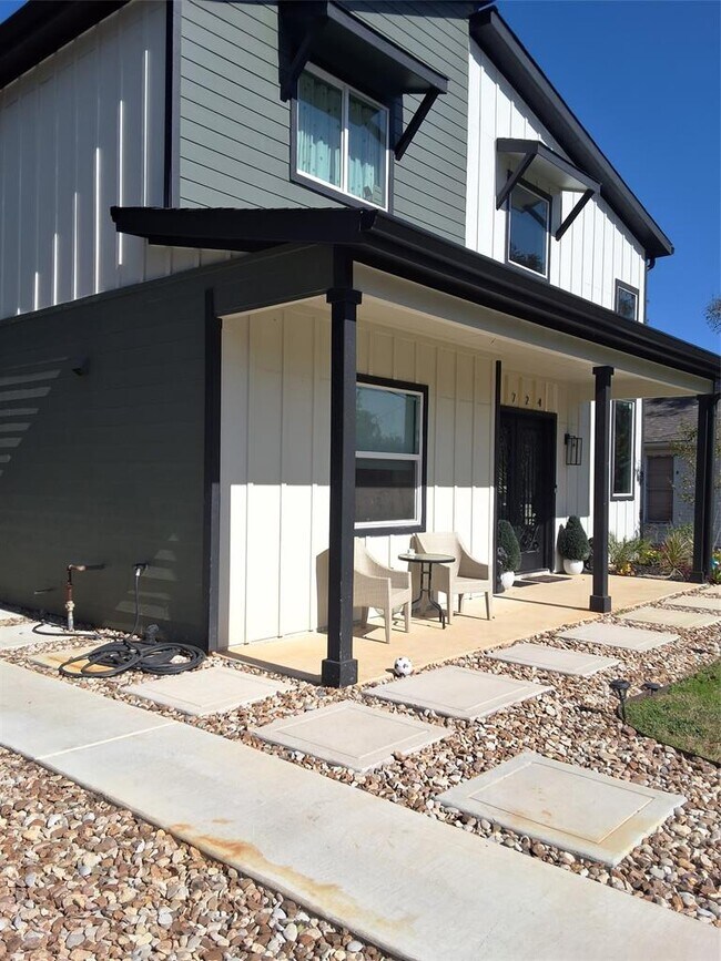 Foto del edificio - 724 Ramsey Ave