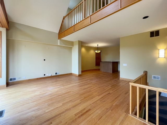 Building Photo - 2642 N Wilton Ave