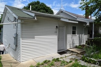 Building Photo - 212 E Pike St