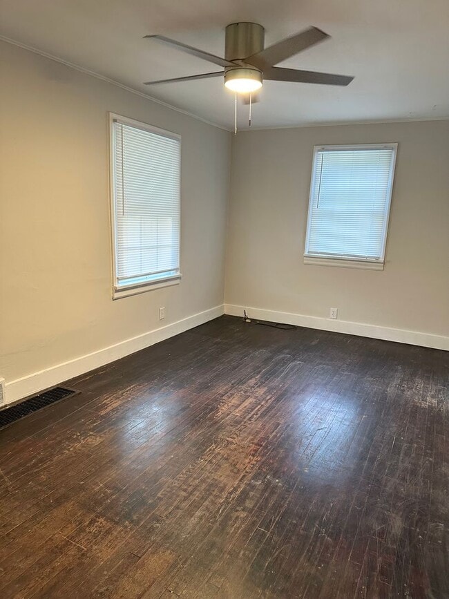 Building Photo - Charming 2-Bedroom Home Near Phelps Grove ...