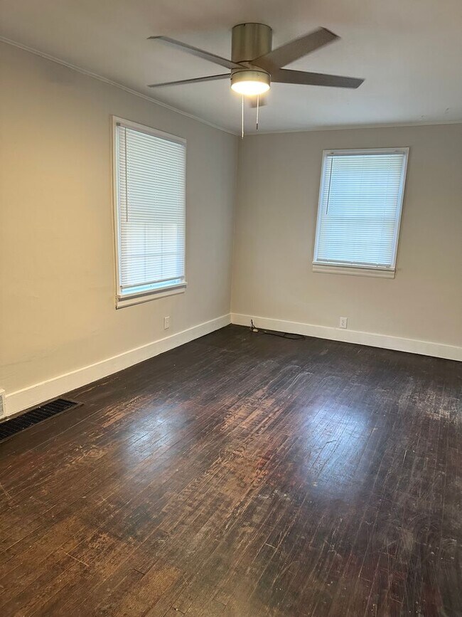 Foto del edificio - Charming 2-Bedroom Home Near Phelps Grove ...